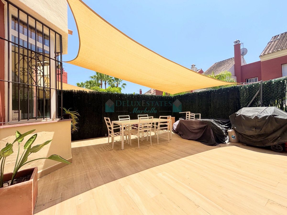 Town House for sale in Estepona