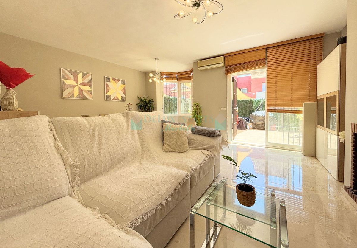 Town House for sale in Estepona