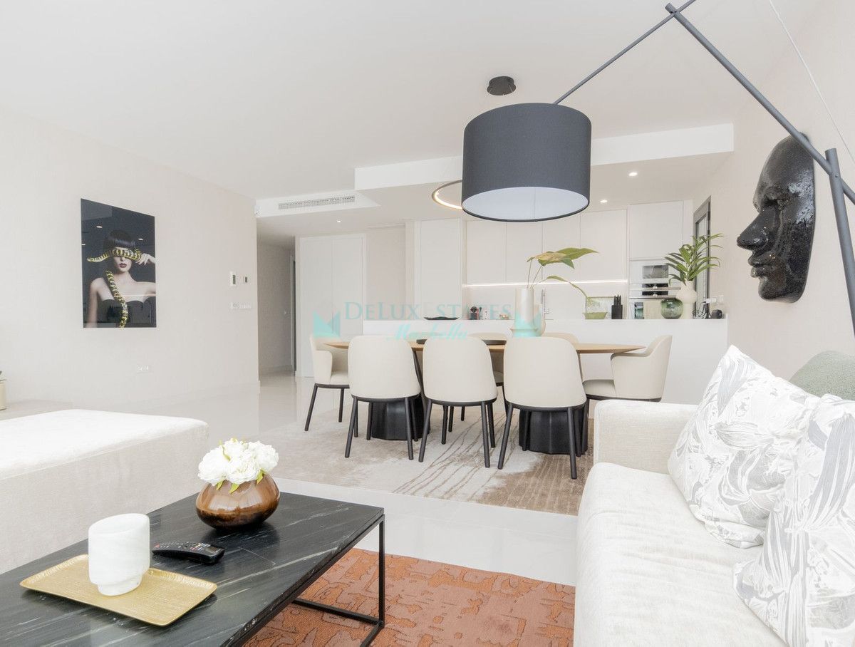 Apartamento en venta en Atalaya, Estepona