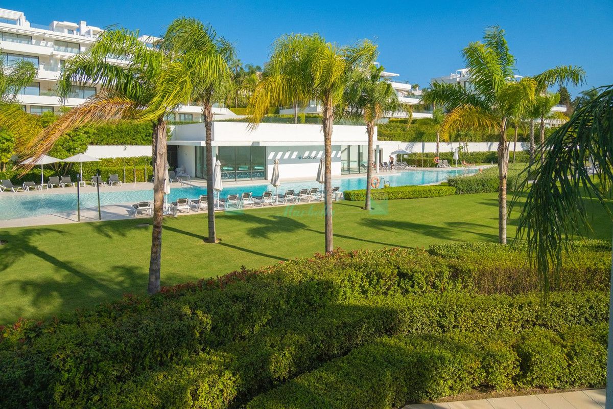 Apartamento en venta en Atalaya, Estepona