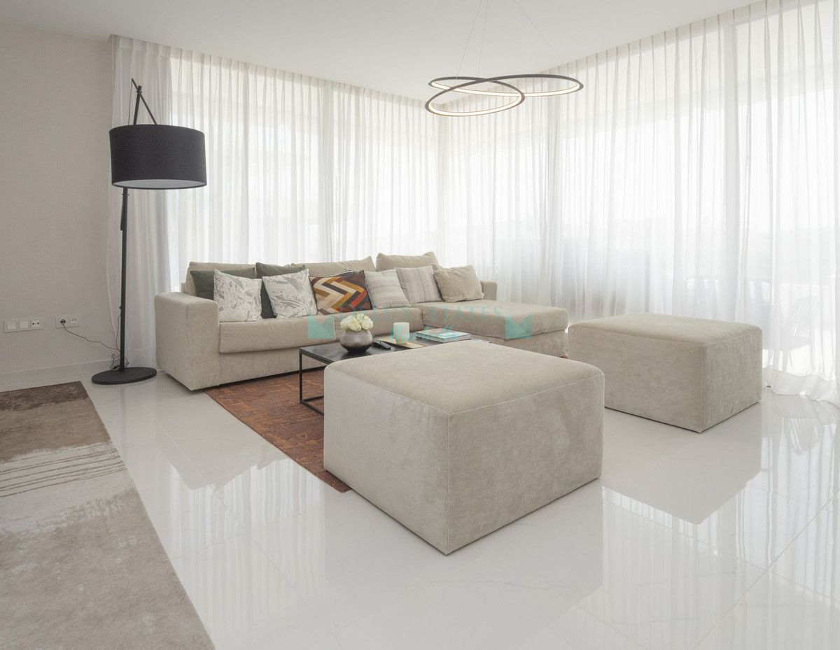 Apartamento en venta en Atalaya, Estepona