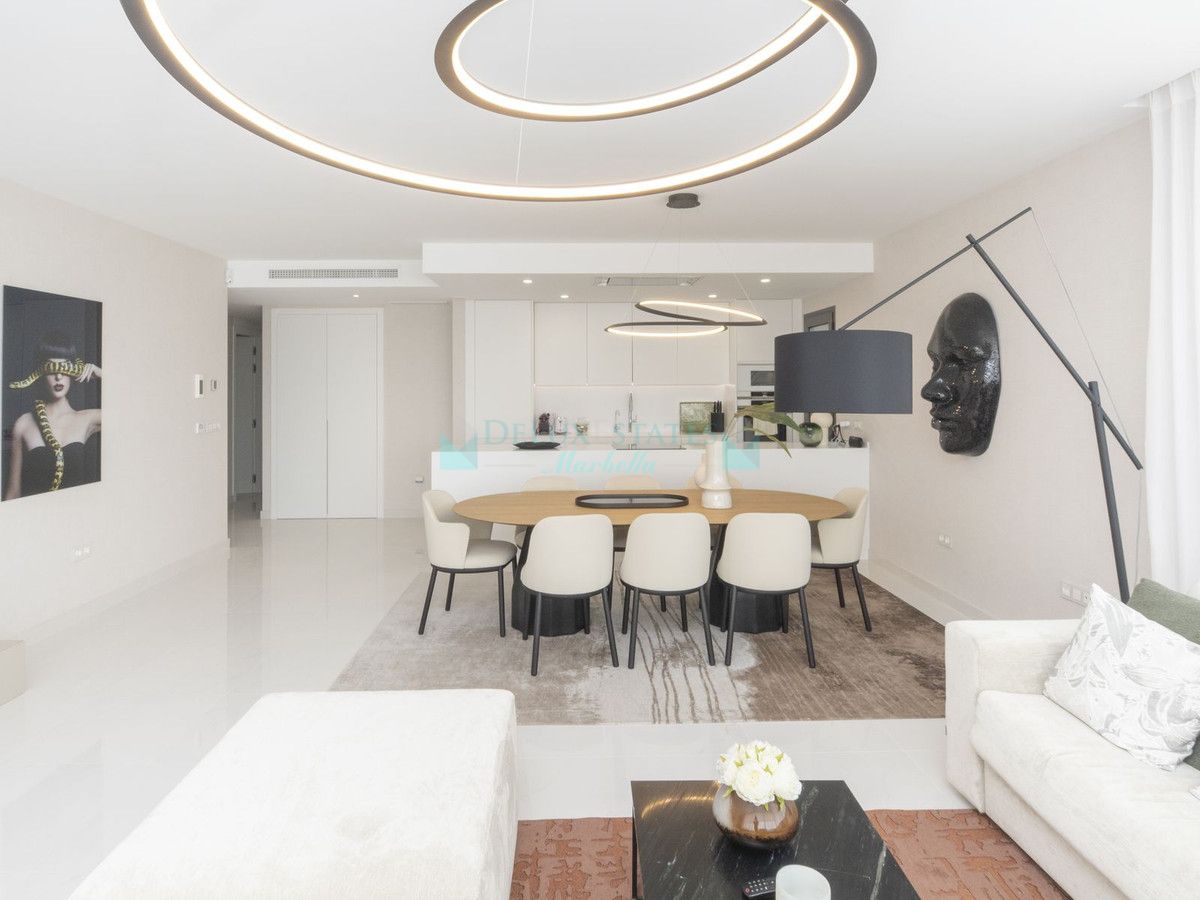Apartamento en venta en Atalaya, Estepona