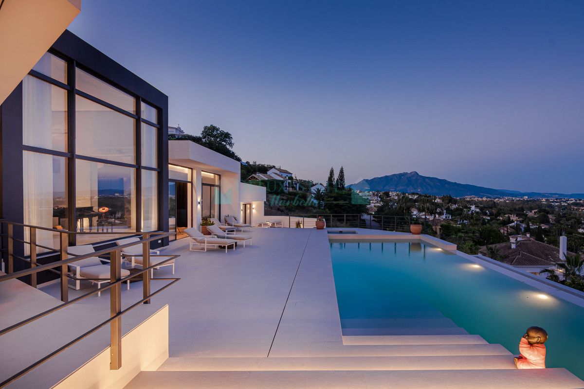 Villa for sale in Benahavis