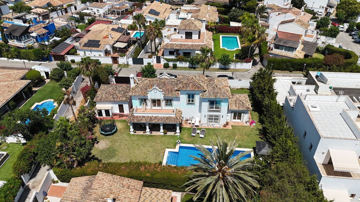 Villa en venta en Estepona