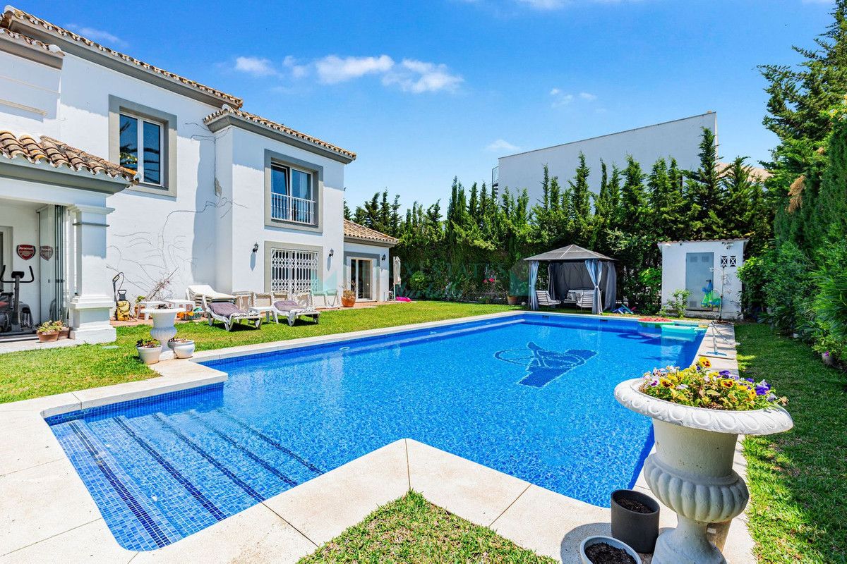 Villa for sale in Estepona