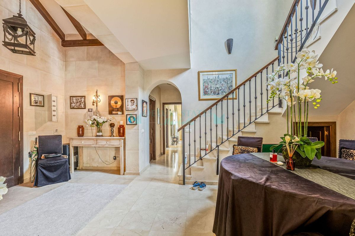 Villa for sale in Estepona
