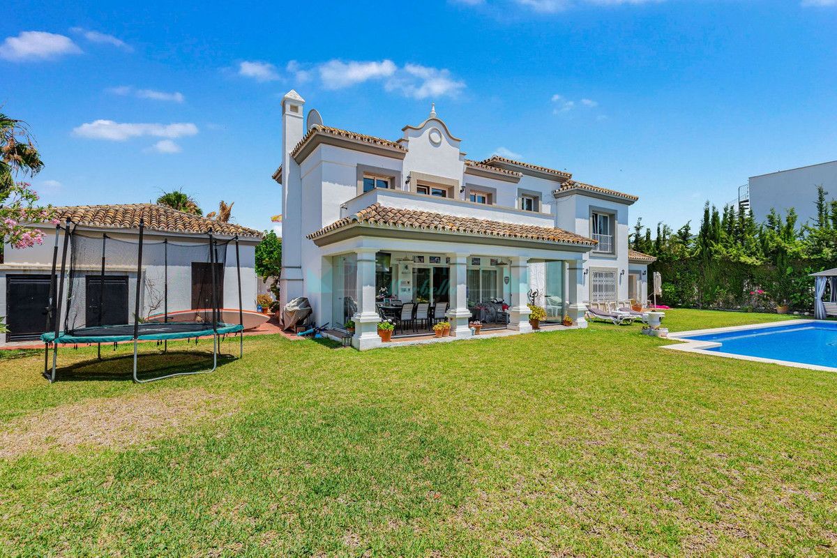 Villa en venta en Estepona