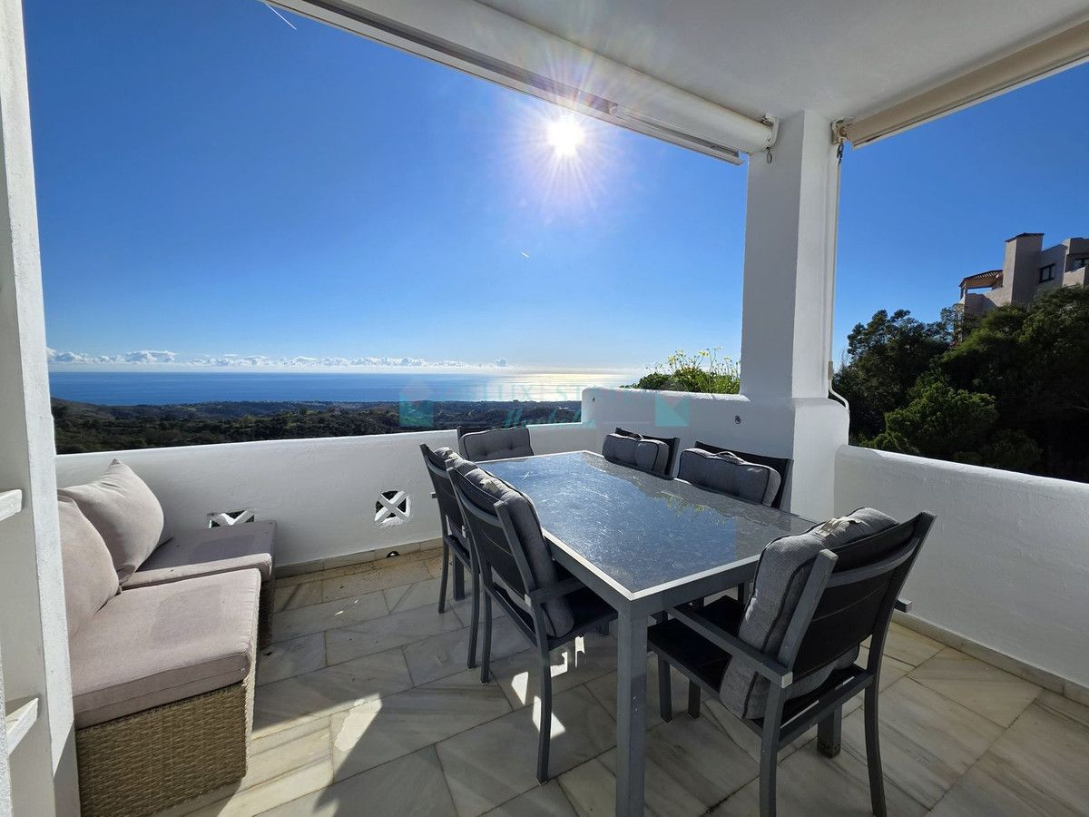 Apartment for sale in La Mairena, Marbella East