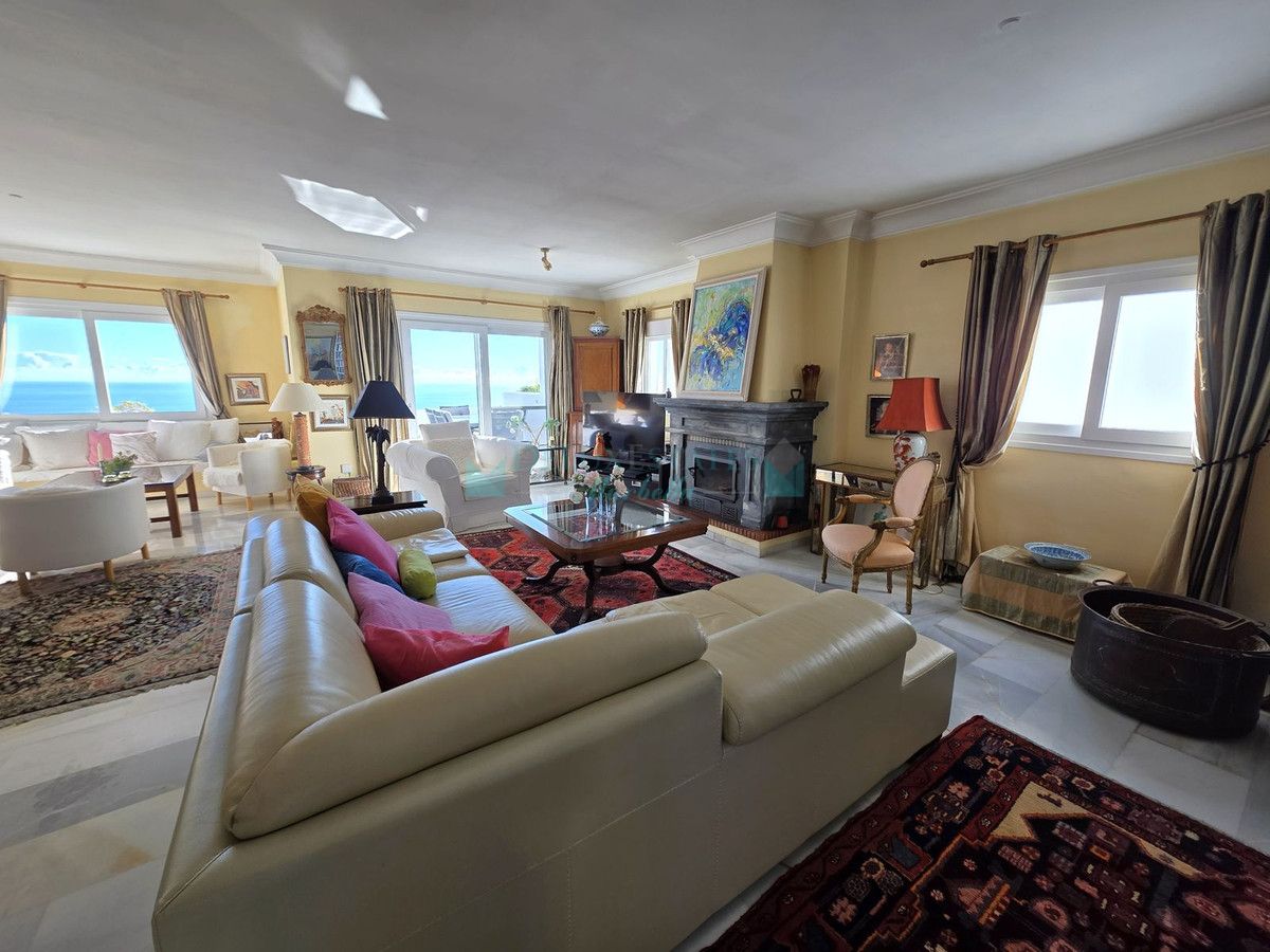 Apartment for sale in La Mairena, Marbella East