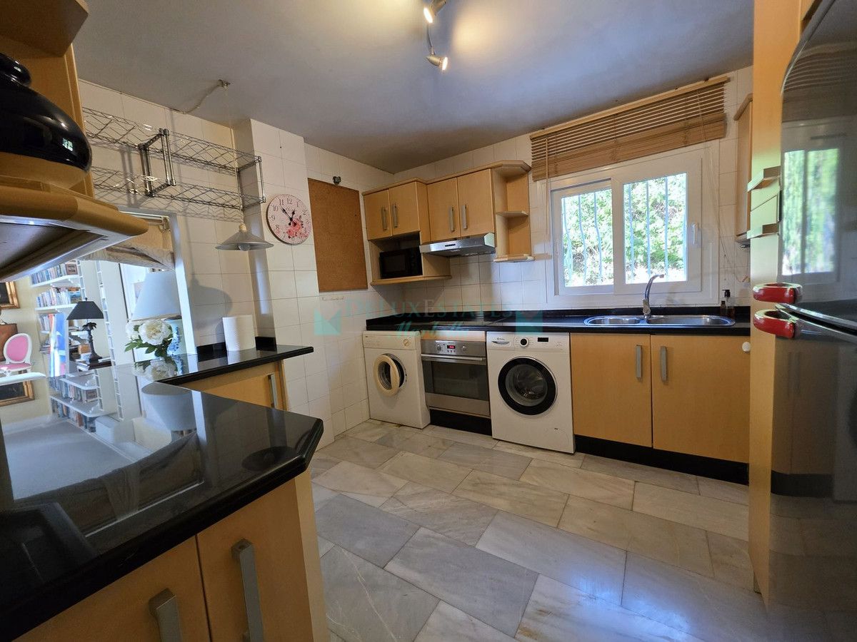 Apartment for sale in La Mairena, Marbella East