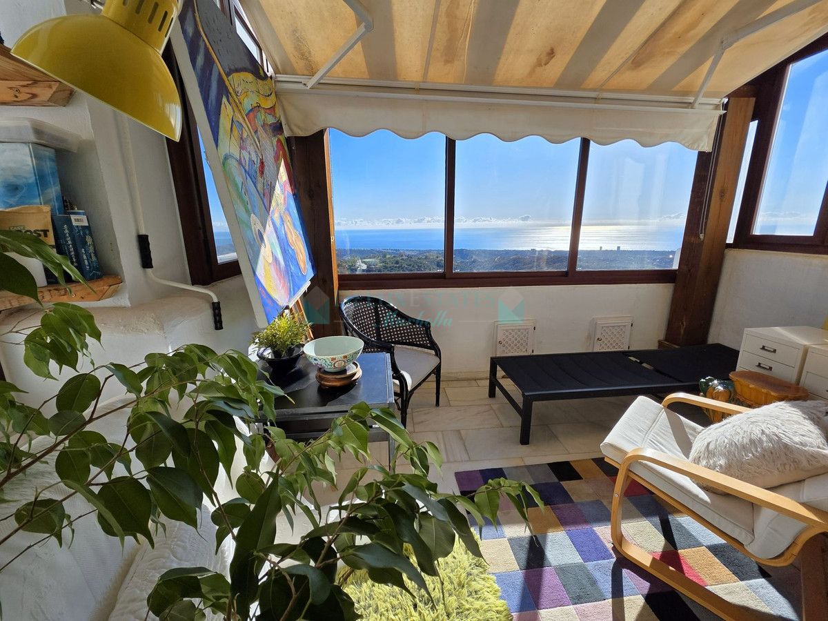 Apartment for sale in La Mairena, Marbella East