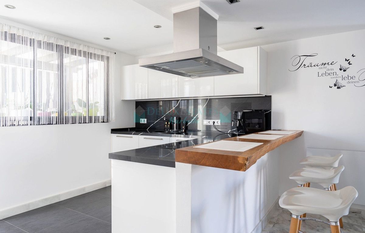 Town House for sale in Costalita, Estepona