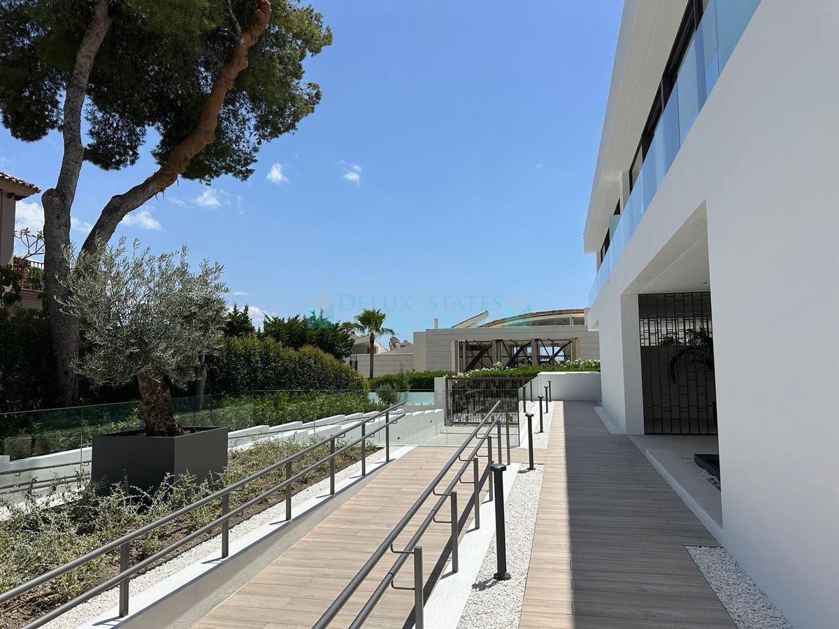 Semi Detached Villa for sale in Nueva Andalucia