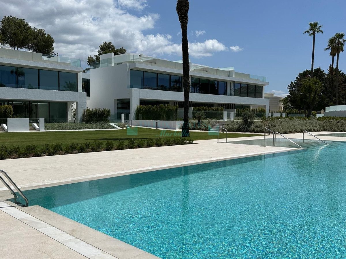 Semi Detached Villa for sale in Nueva Andalucia