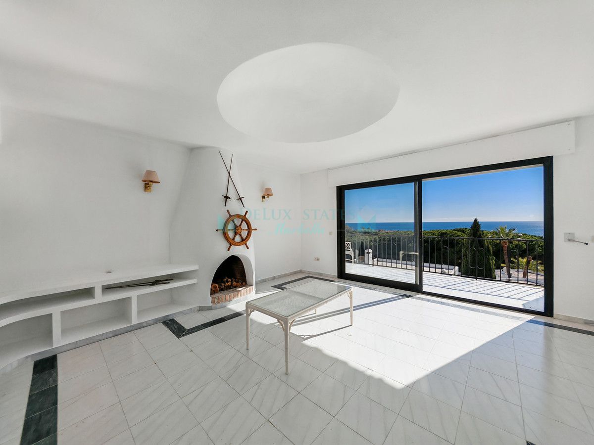 Town House for sale in Cabopino, Marbella East