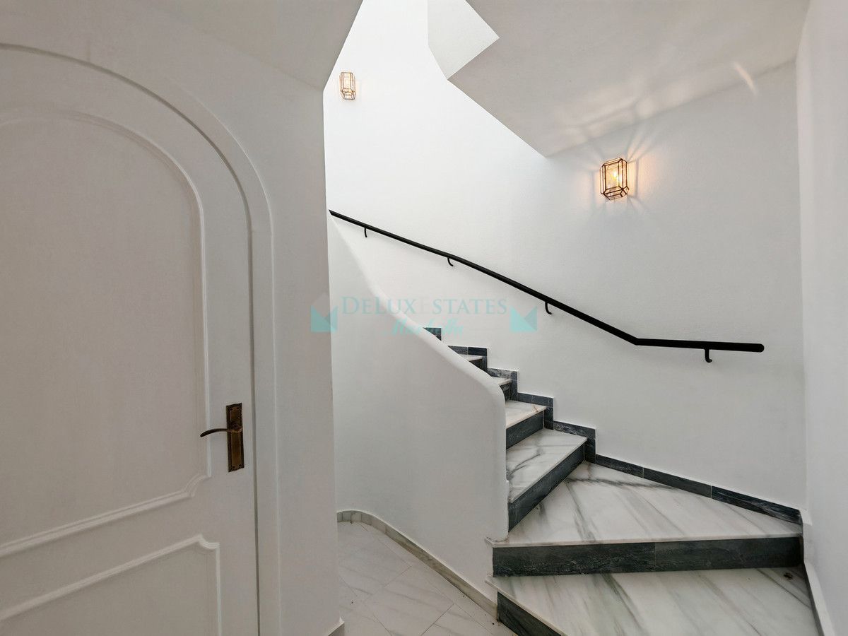 Town House for sale in Cabopino, Marbella East