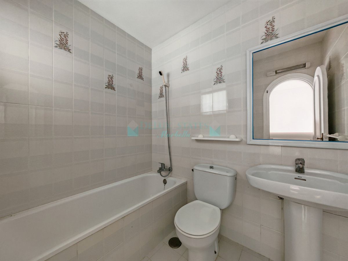 Town House for sale in Cabopino, Marbella East