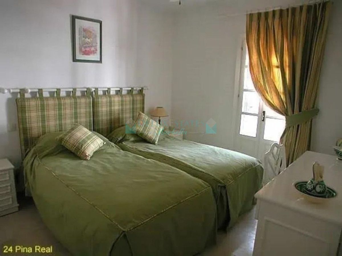 Villa for sale in Estepona