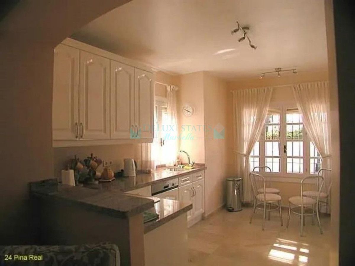 Villa for sale in Estepona