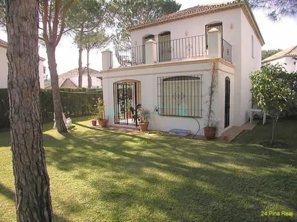 Villa for sale in Estepona