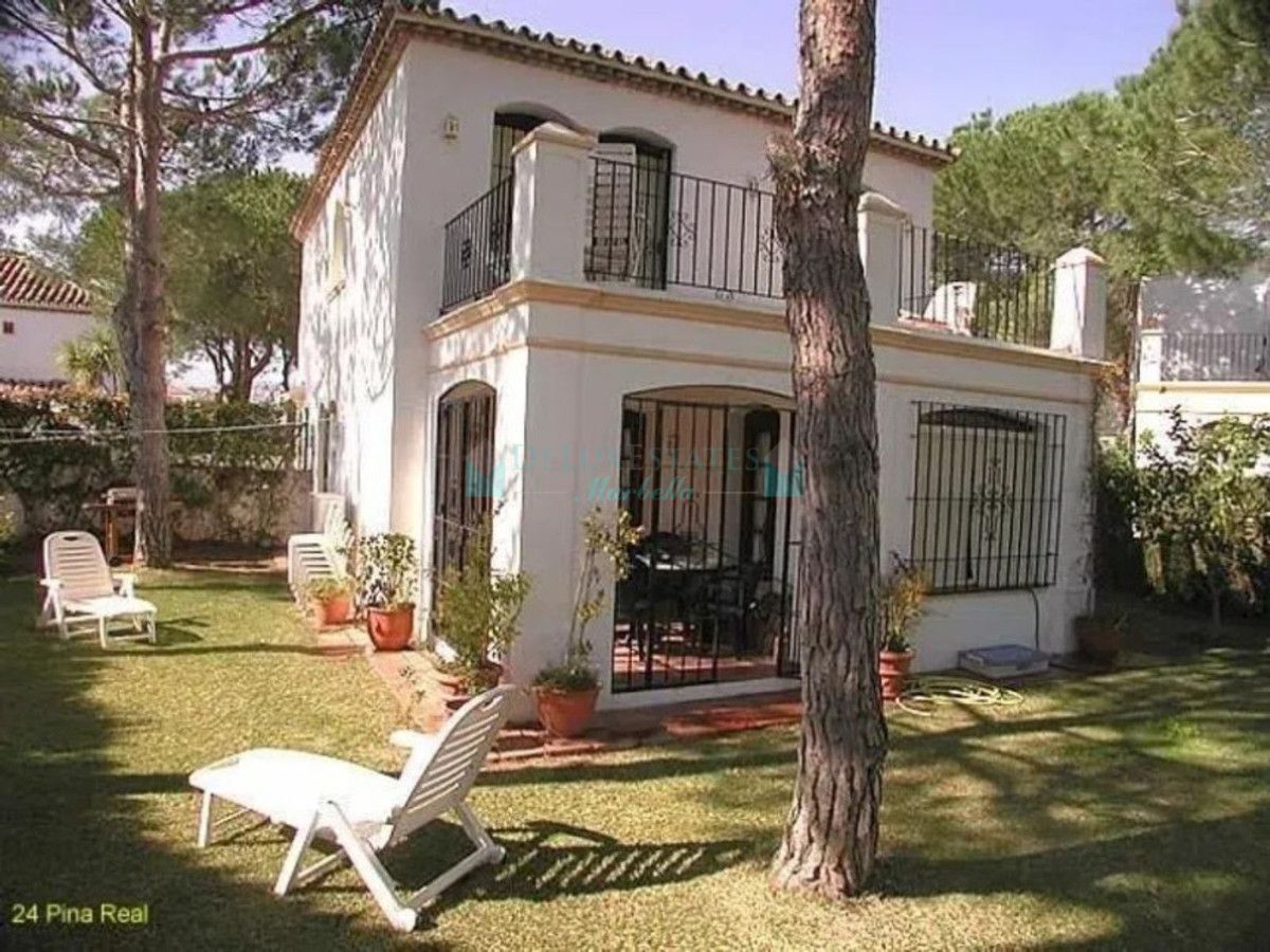 Villa for sale in Estepona