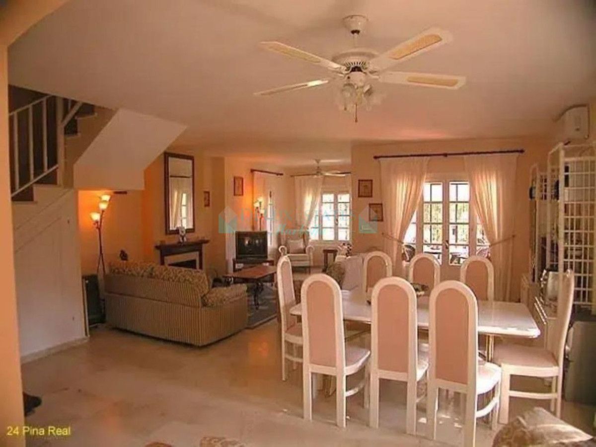 Villa for sale in Estepona