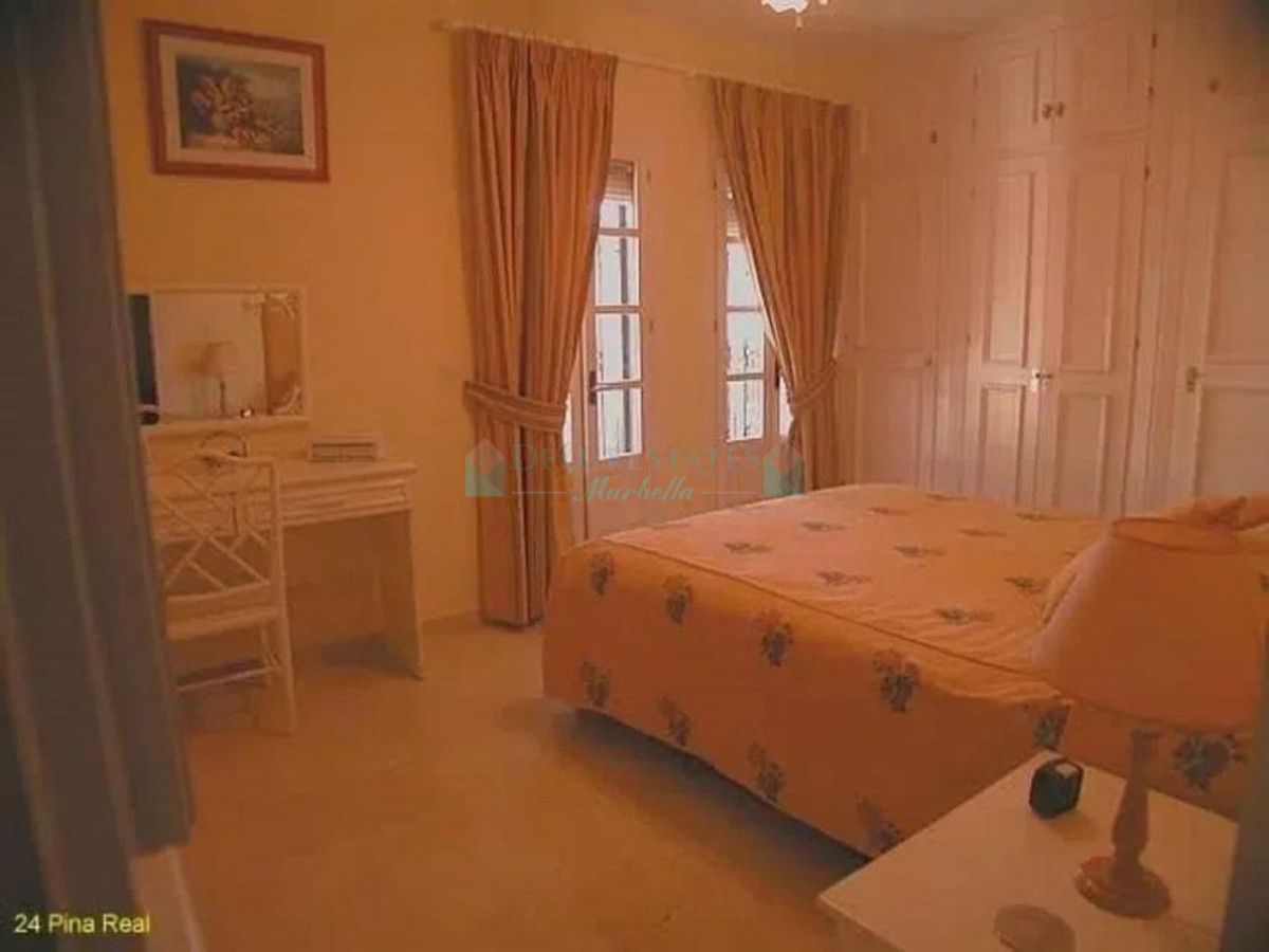 Villa for sale in Estepona