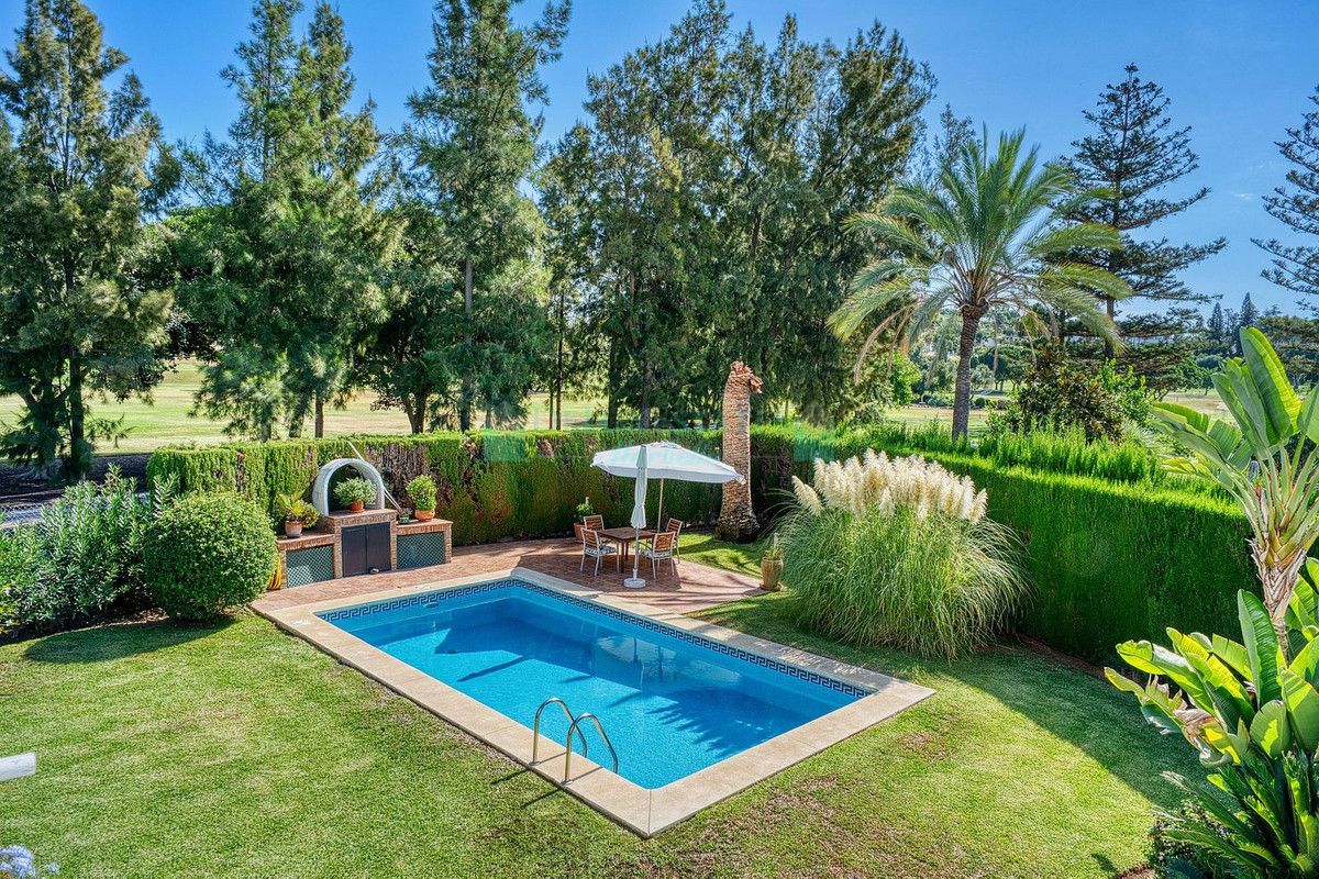 Villa for sale in Nueva Andalucia