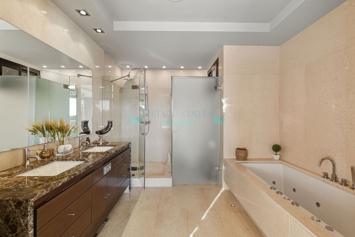 Apartment for sale in Nueva Andalucia