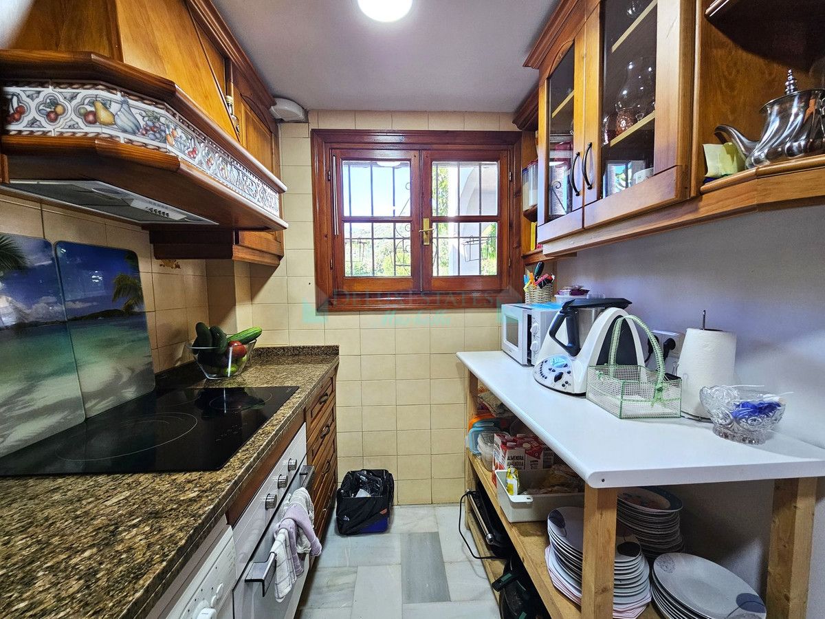 Town House for sale in Benahavis