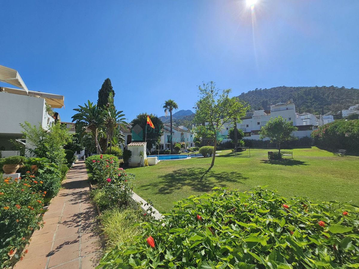 Town House for sale in Benahavis