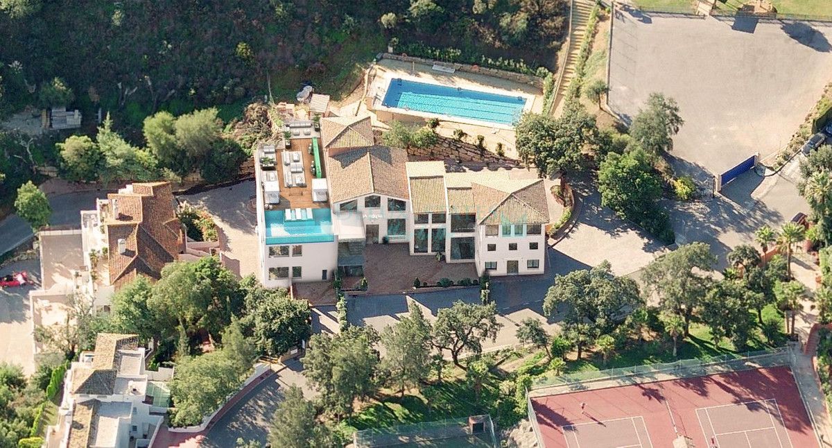 Hotel for sale in La Mairena, Marbella East