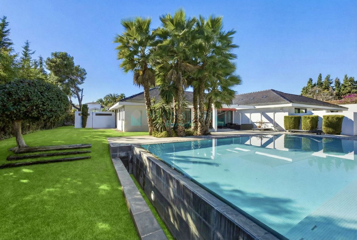 Villa en venta en Guadalmina Baja, San Pedro de Alcantara