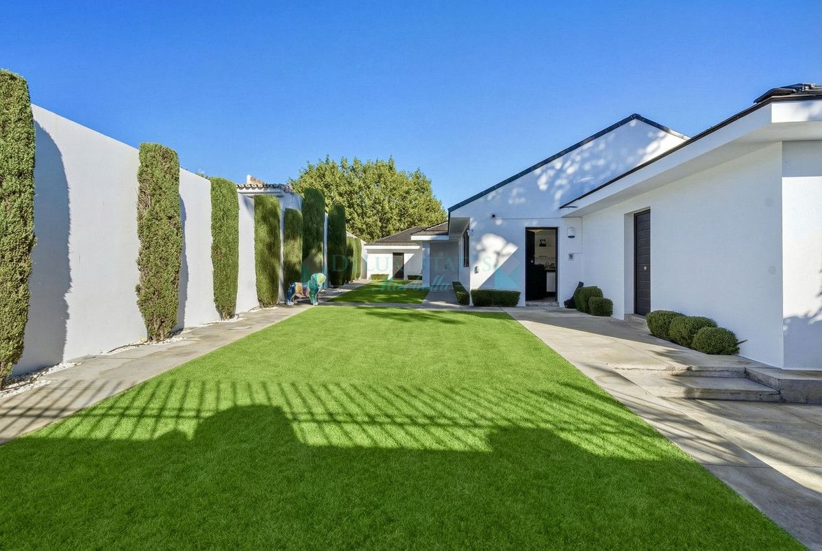 Villa en venta en Guadalmina Baja, San Pedro de Alcantara