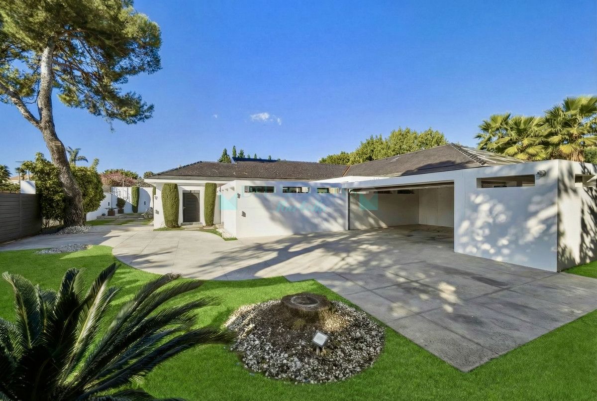 Villa en venta en Guadalmina Baja, San Pedro de Alcantara