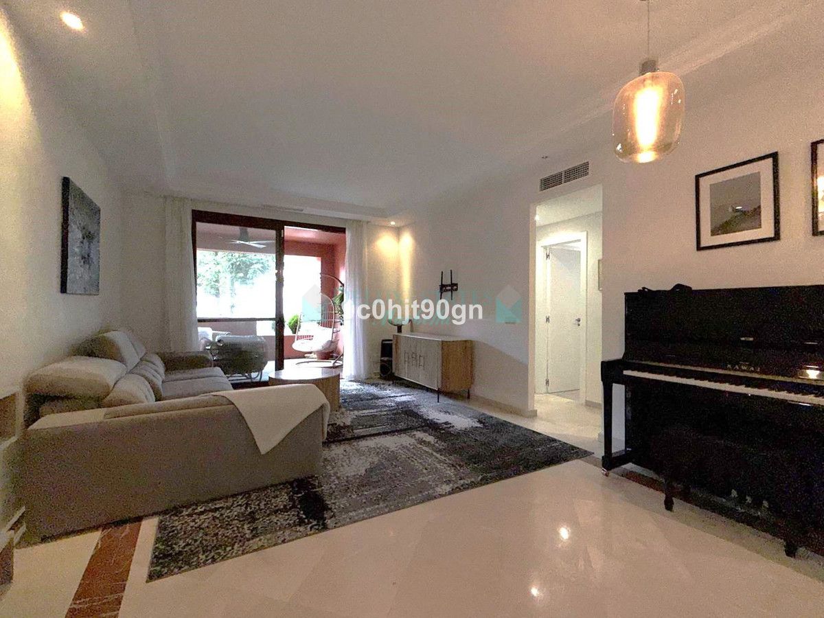 Apartment for sale in Elviria, Marbella East