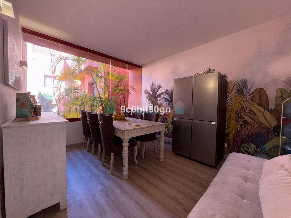 Apartment for sale in Elviria, Marbella East