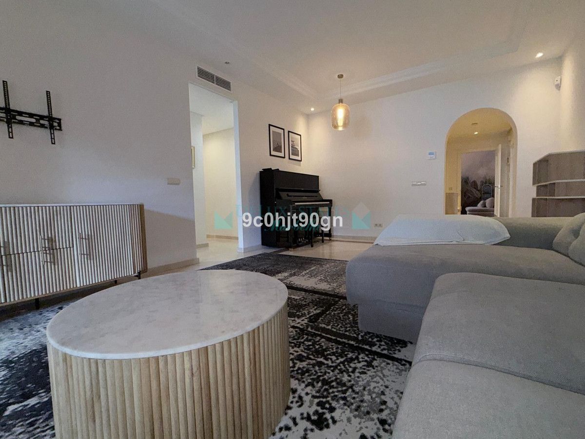 Apartment for sale in Elviria, Marbella East