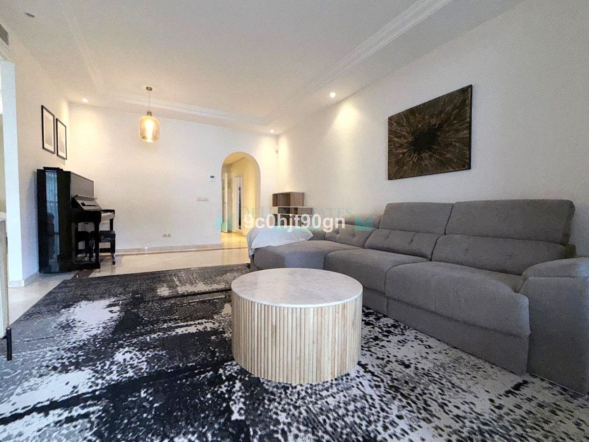 Apartment for sale in Elviria, Marbella East