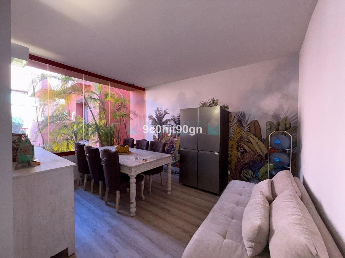 Apartment for sale in Elviria, Marbella East