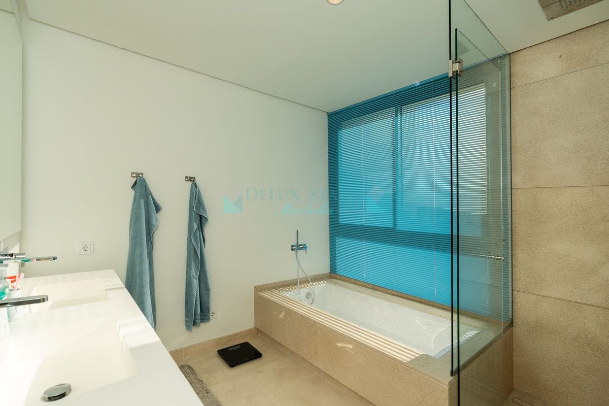 Apartment for sale in Benahavis