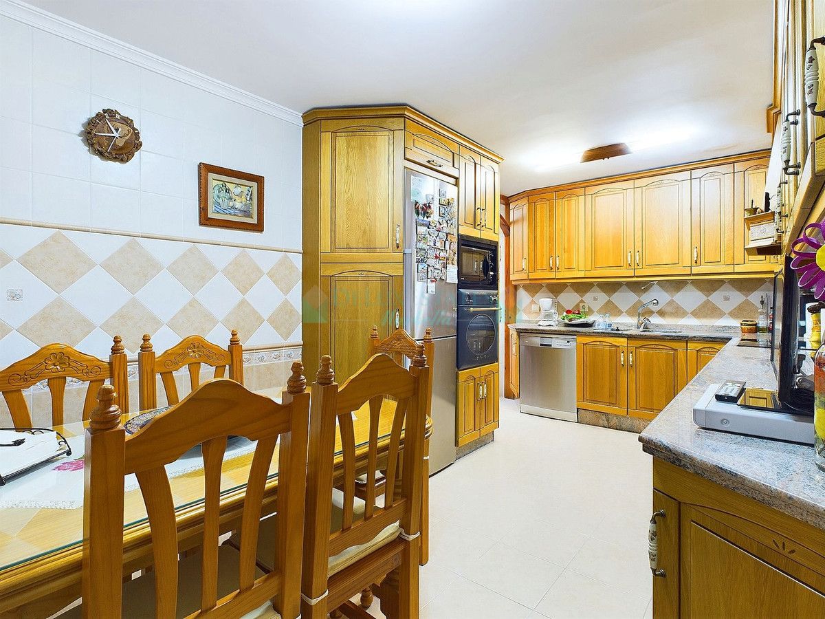 Town House for sale in Estepona