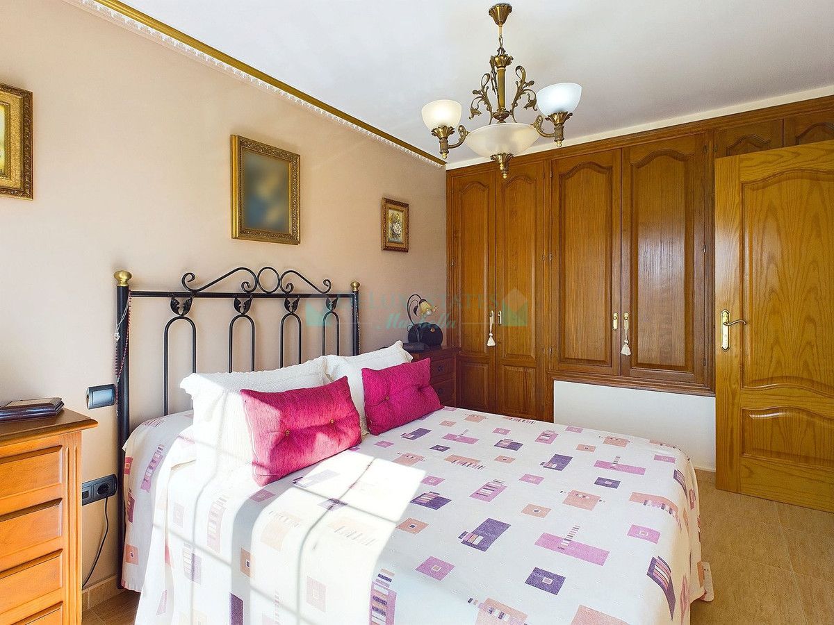 Town House for sale in Estepona