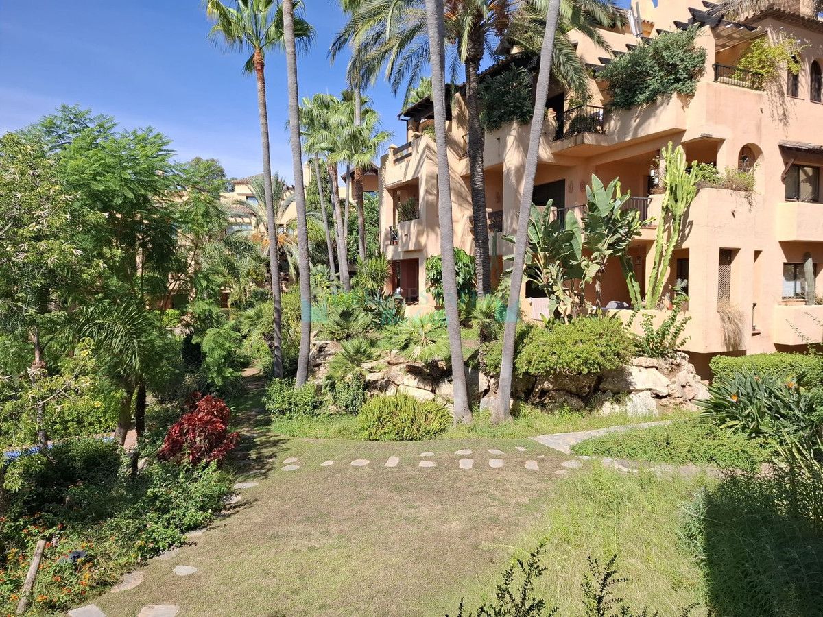 Apartment for sale in El Paraiso, Estepona