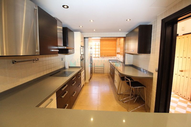 Semi Detached Villa for rent in Marbella Golden Mile