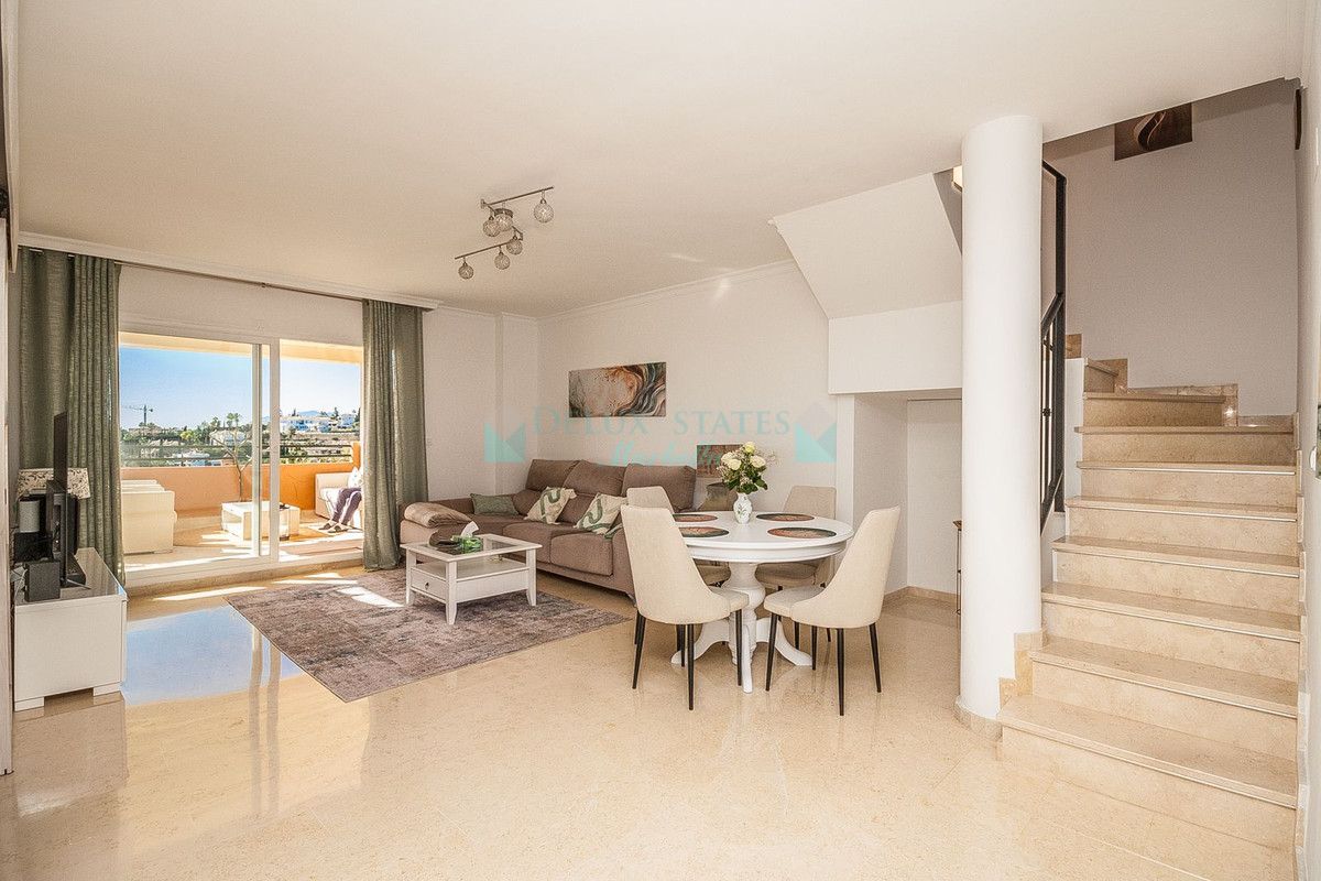 Penthouse for sale in Elviria, Marbella East