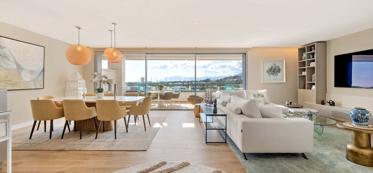 Penthouse for sale in Santa Clara, Marbella East