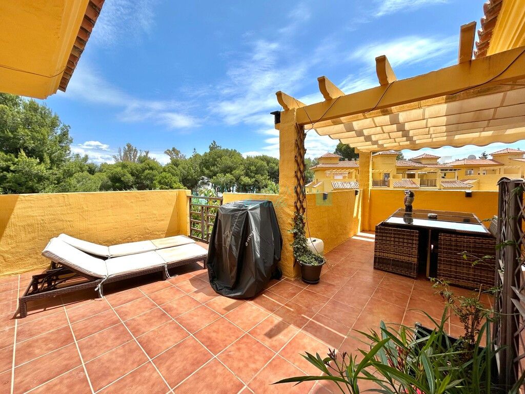 Villa Pareada en venta en Estepona