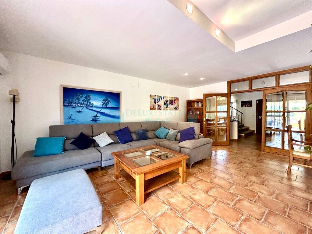 Villa Pareada en venta en Estepona
