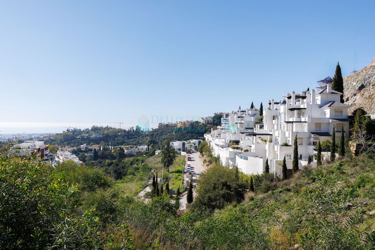 Apartment for sale in Benahavis